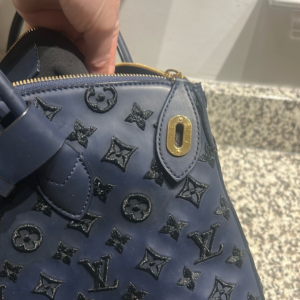 Louis Vuitton Navy Monogram Lockit Verticle W/ Certificate of Authenticity - Picture 5 of 16